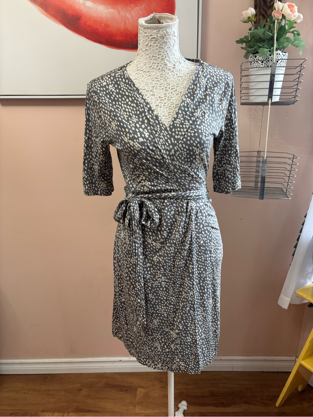 Vintage Gray and Cream Speckle Print Wrap Mini Dress